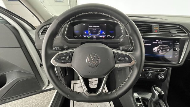 Used 2021 Volkswagen Tiguan SE R-Line image 35