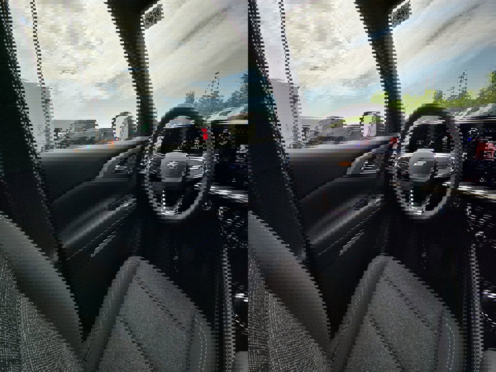 New 2025 Chevrolet Traverse LT w/ LPO, Floor Liner Package image 39