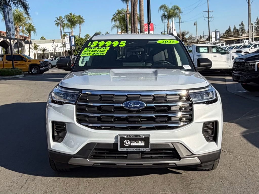 Used 2025 Ford Explorer Active image 3