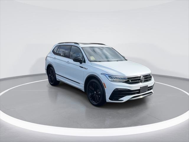 Certified 2022 Volkswagen Tiguan SE R-Line AWD/4WD image 2
