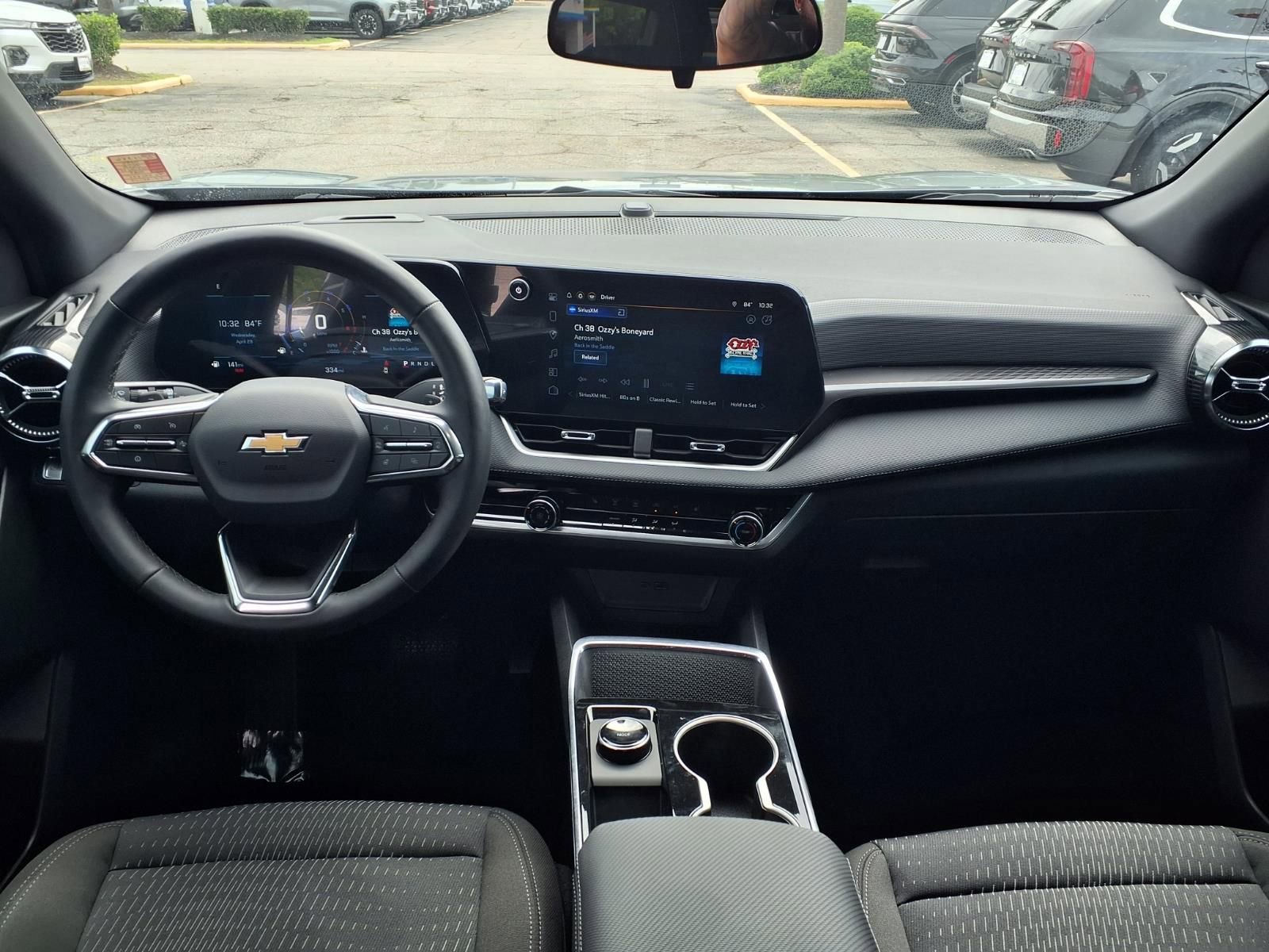 Used 2026 Chevrolet Equinox LT FWD image 3