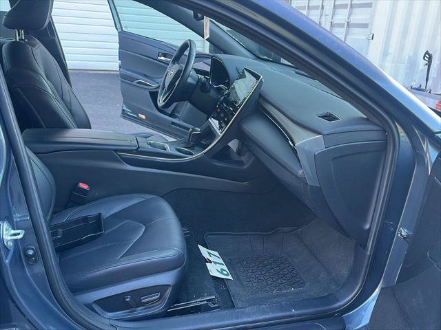 Certified 2022 Toyota Avalon XLE w/ Moonroof Package FWD image 12