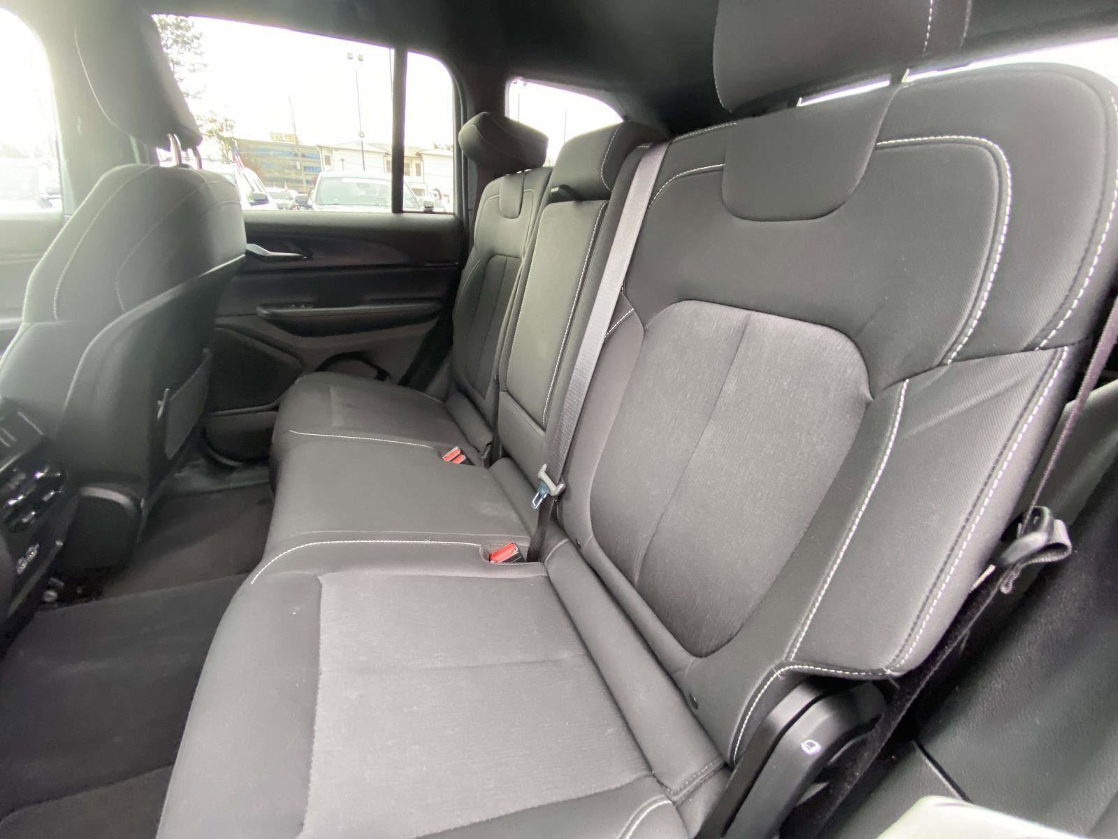 Certified 2024 Jeep Grand Cherokee Laredo X image 19