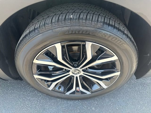 Used 2024 Toyota Crown AWD/4WD image 11