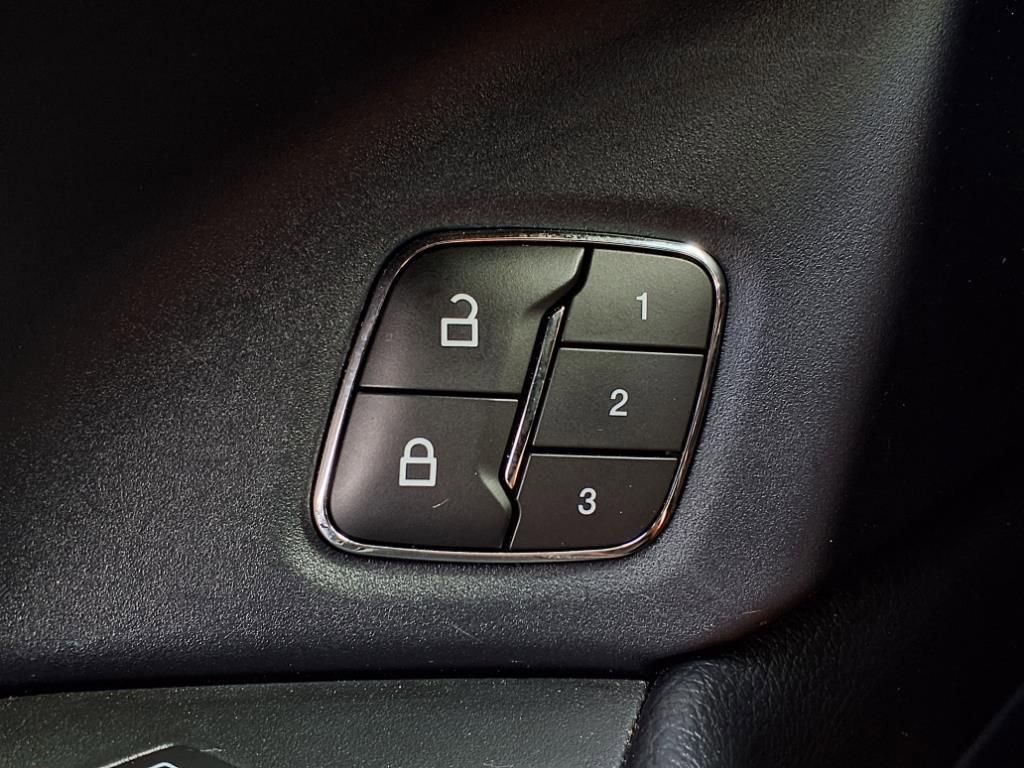 Used 2020 Ford Expedition Limited image 18