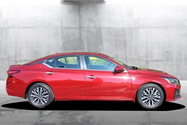 Certified 2025 Nissan Altima 2.5 SV w/ SV Premium Package FWD image 5