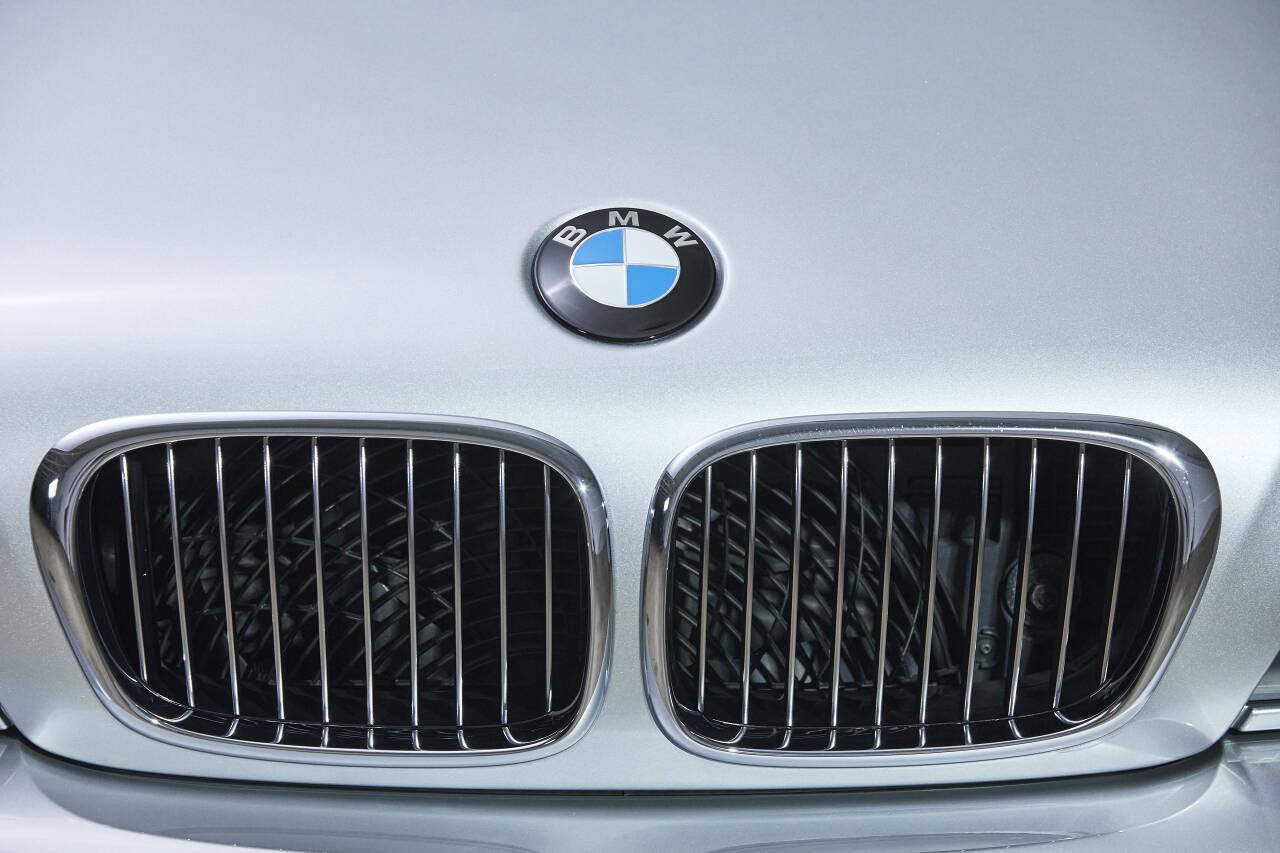 Used 2003 BMW M5 RWD image 40