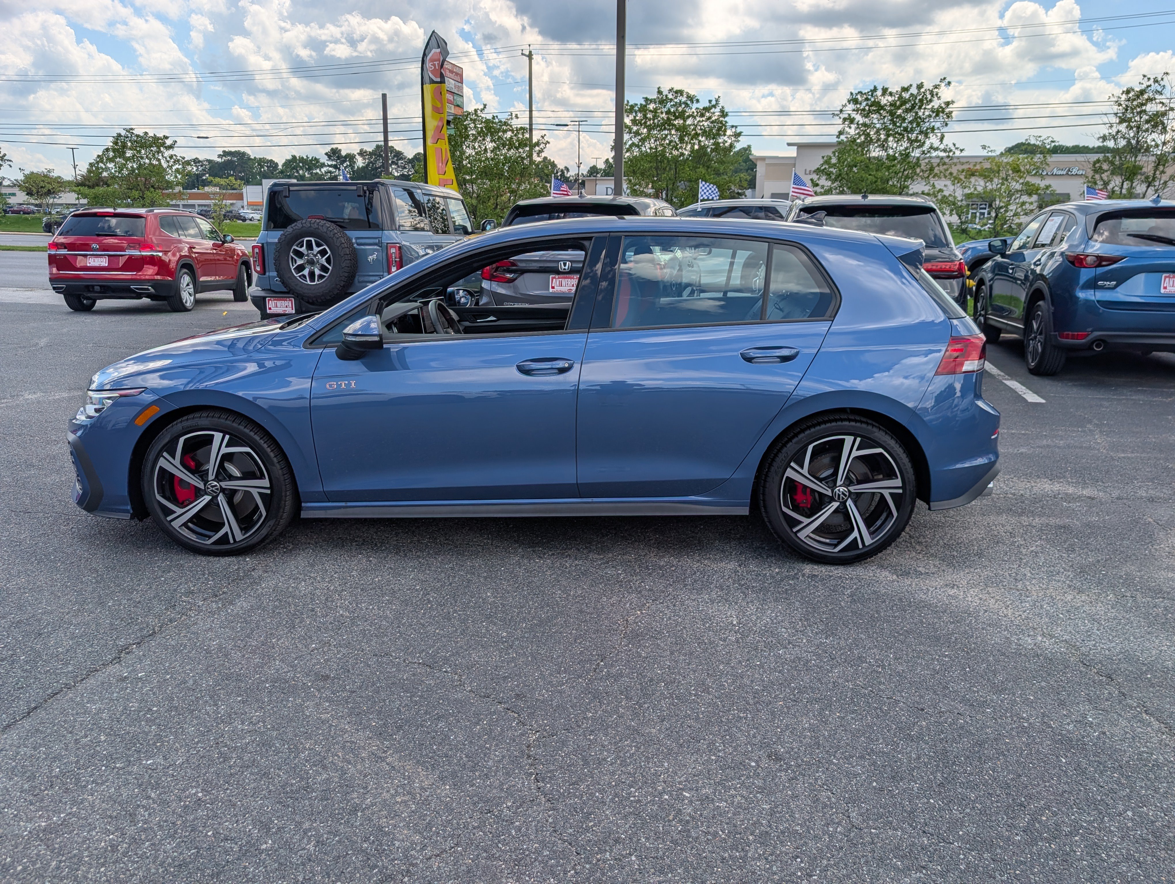 Used 2025 Volkswagen GTI SE FWD image 6