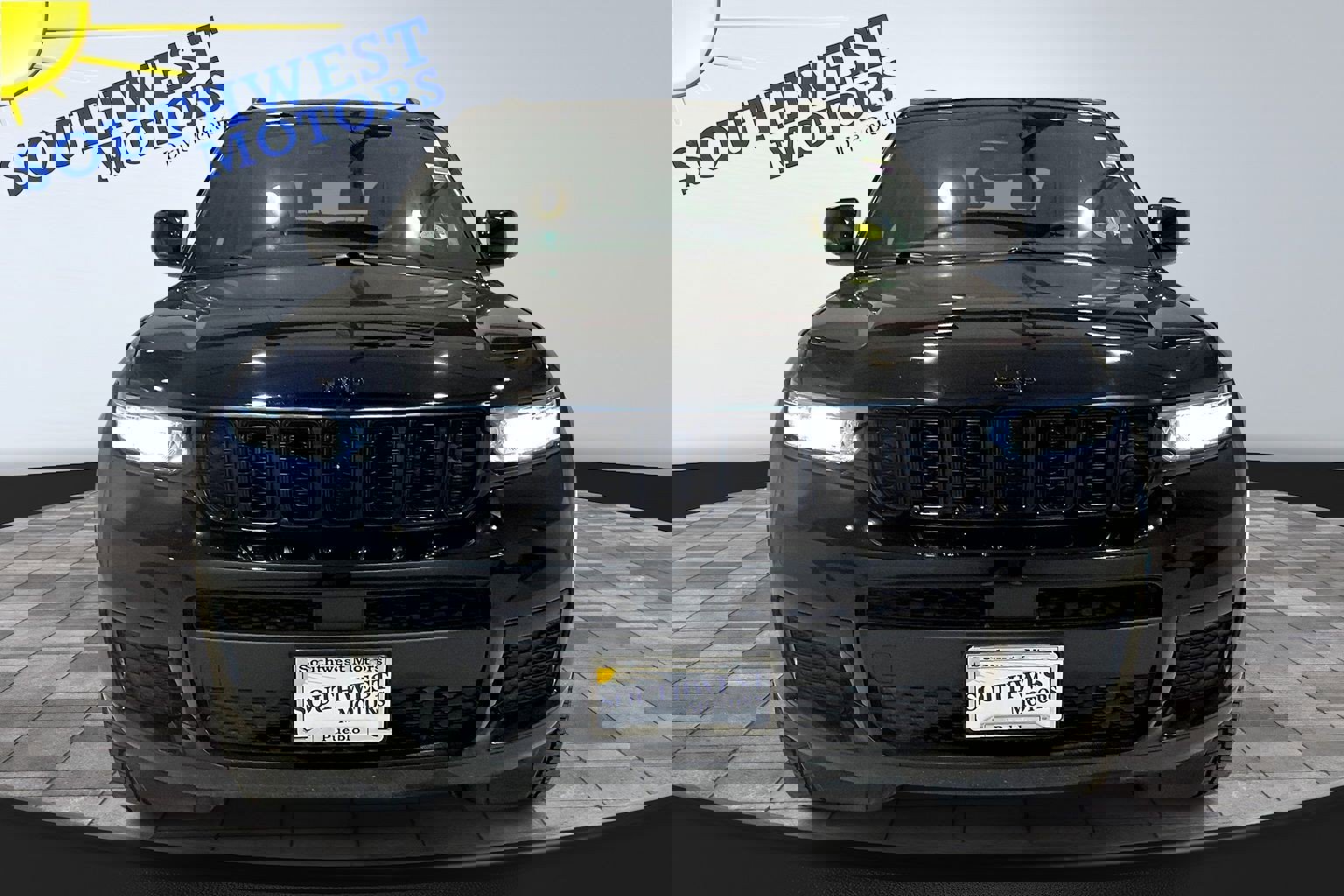 Used 2023 Jeep Grand Cherokee L Altitude image 2