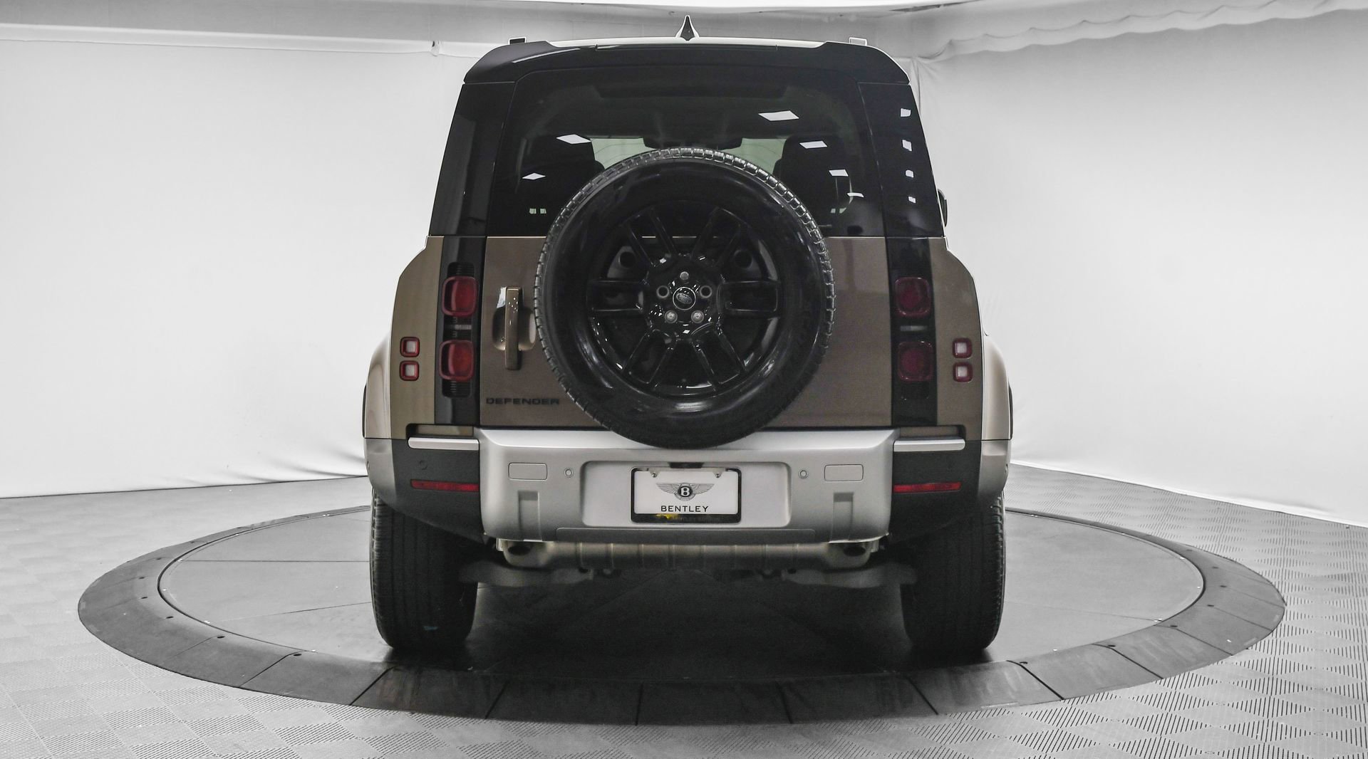 Used 2024 Land Rover Defender 110 S image 6