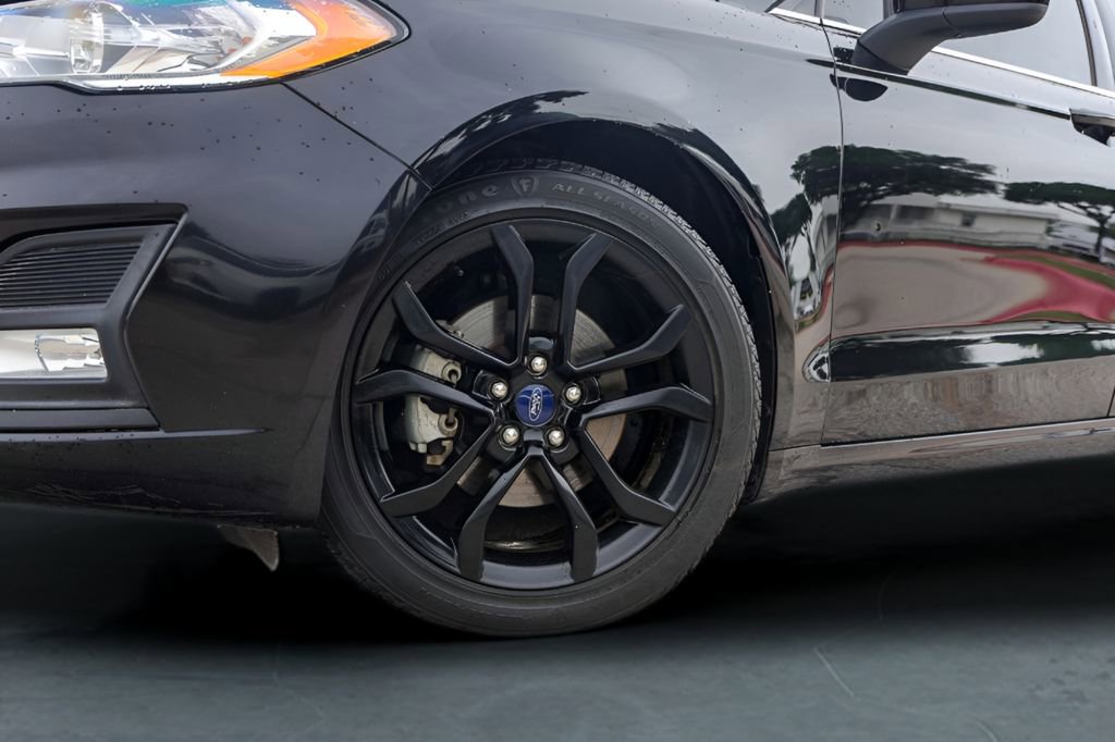 Used 2020 Ford Fusion SE w/ Equipment Group 151A FWD image 4
