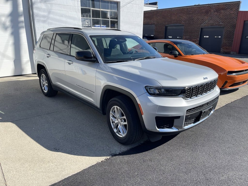 Used 2024 Jeep Grand Cherokee L Laredo image 1