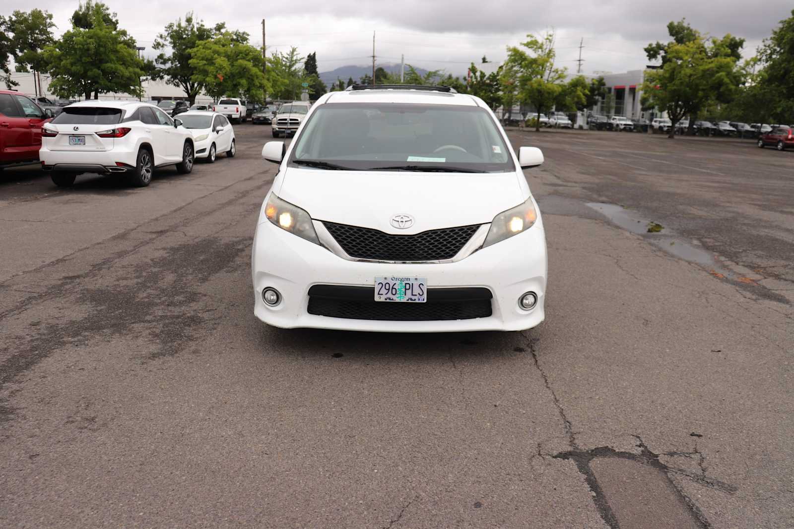 Used 2014 Toyota Sienna SE FWD video 2