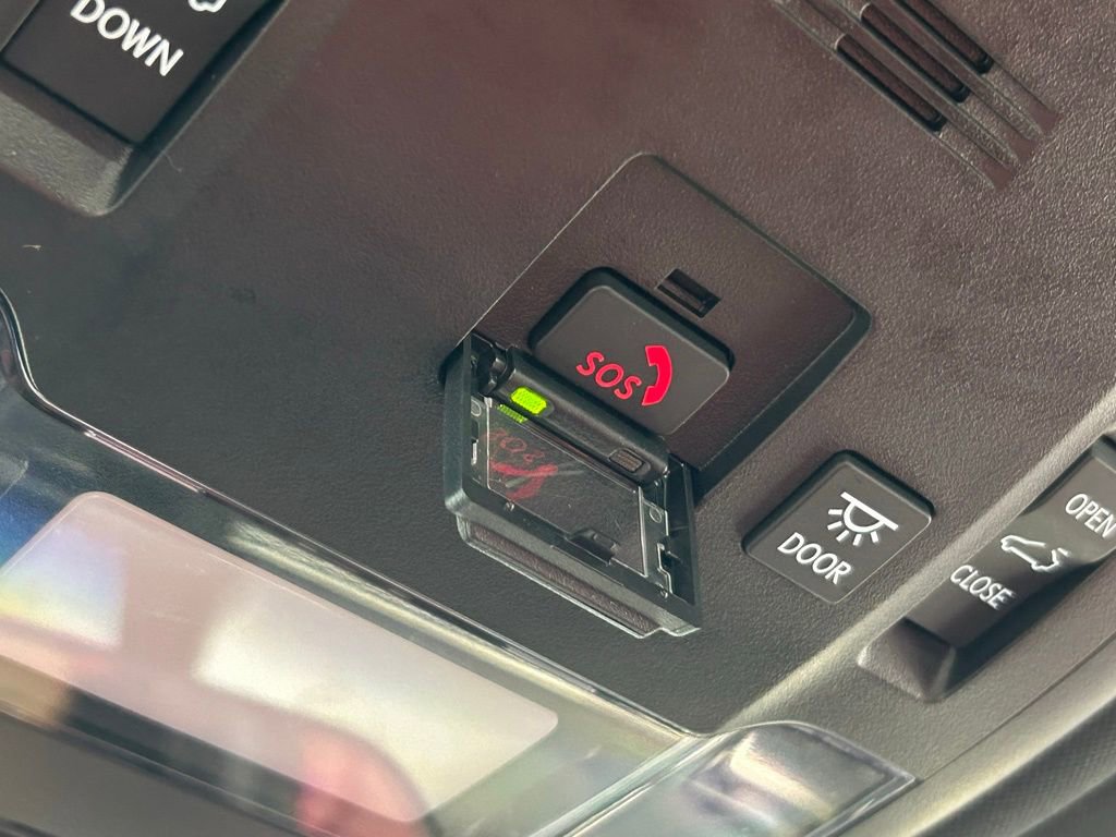 Used 2023 Lexus ES 300h F Sport image 11