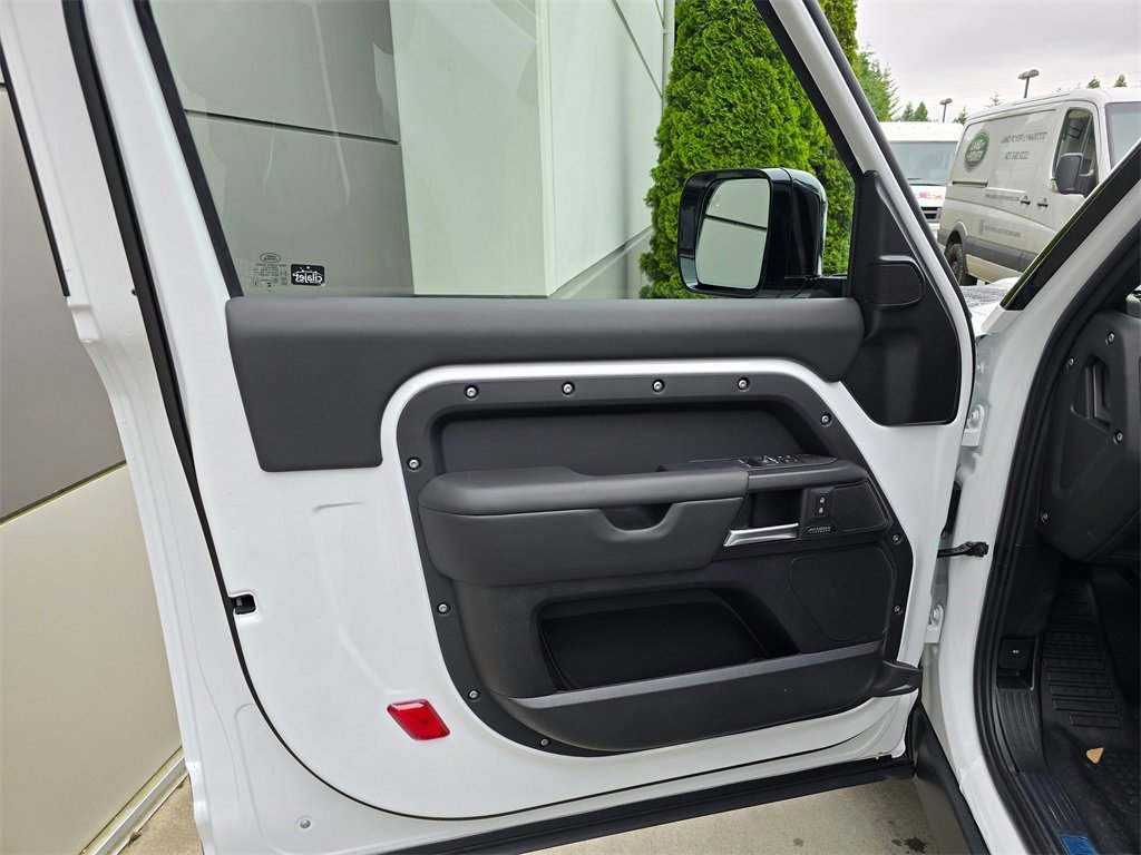 New 2025 Land Rover Defender 90 V8 image 21