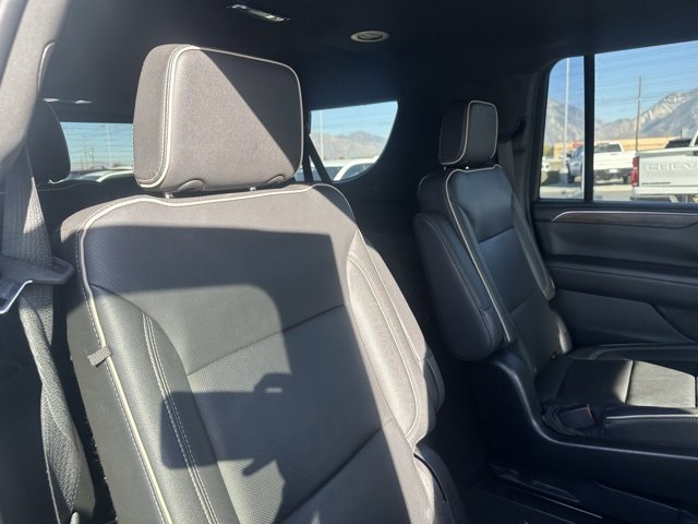 Used 2023 Chevrolet Suburban Premier image 19