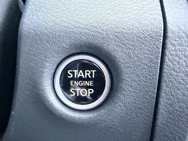 Certified 2025 Nissan Frontier SV image 17