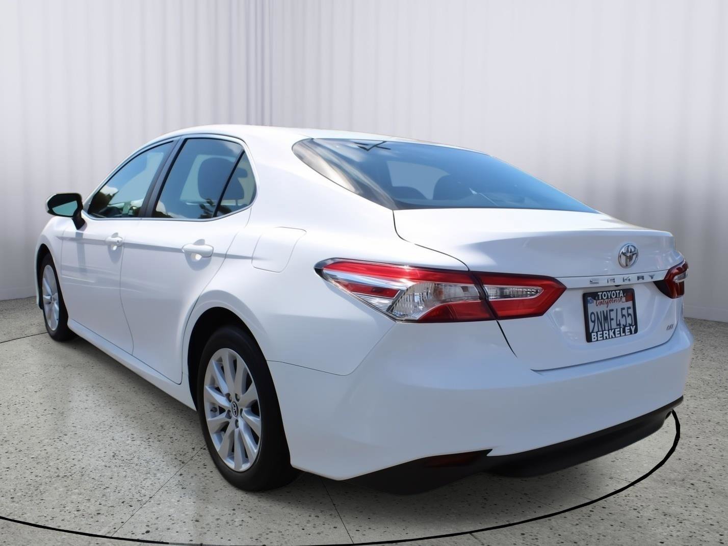 Used 2018 Toyota Camry LE FWD image 6