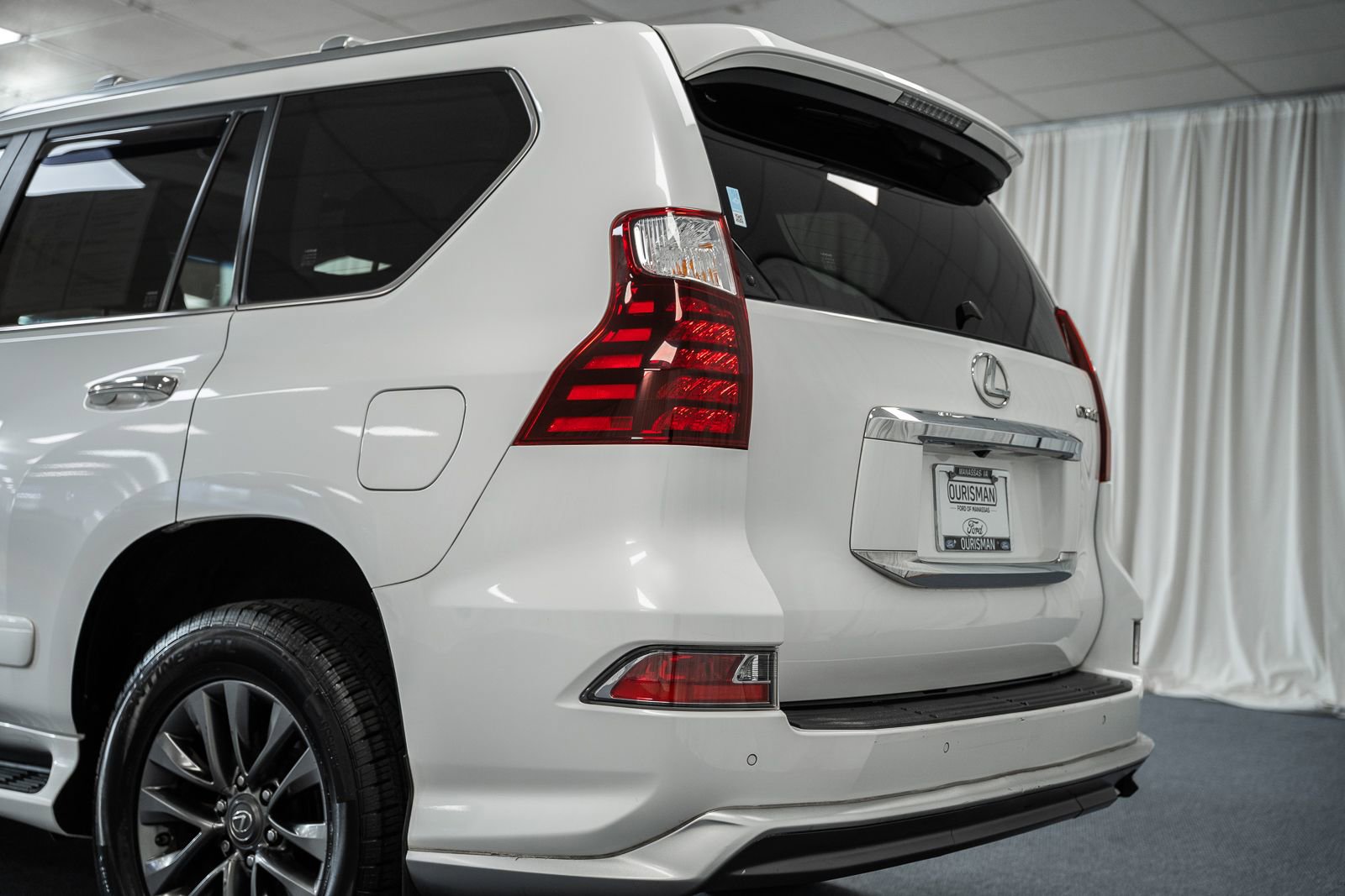 Used 2017 Lexus GX 460 Luxury w/ Sport Design Package image 6