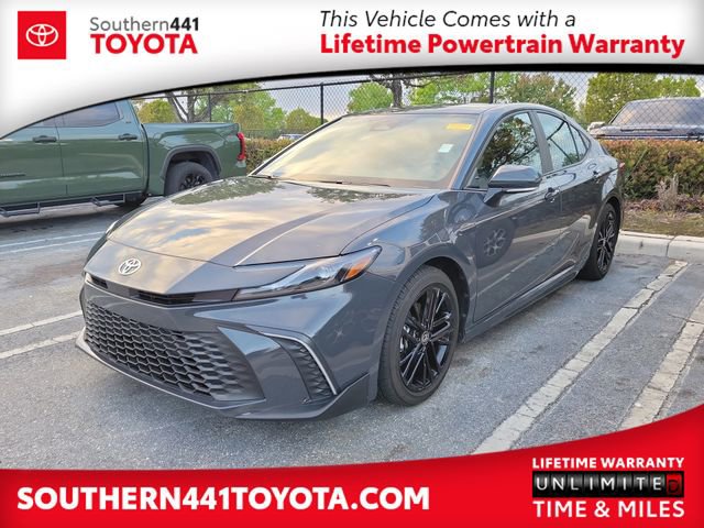 Used 2025 Toyota Camry SE FWD image 1