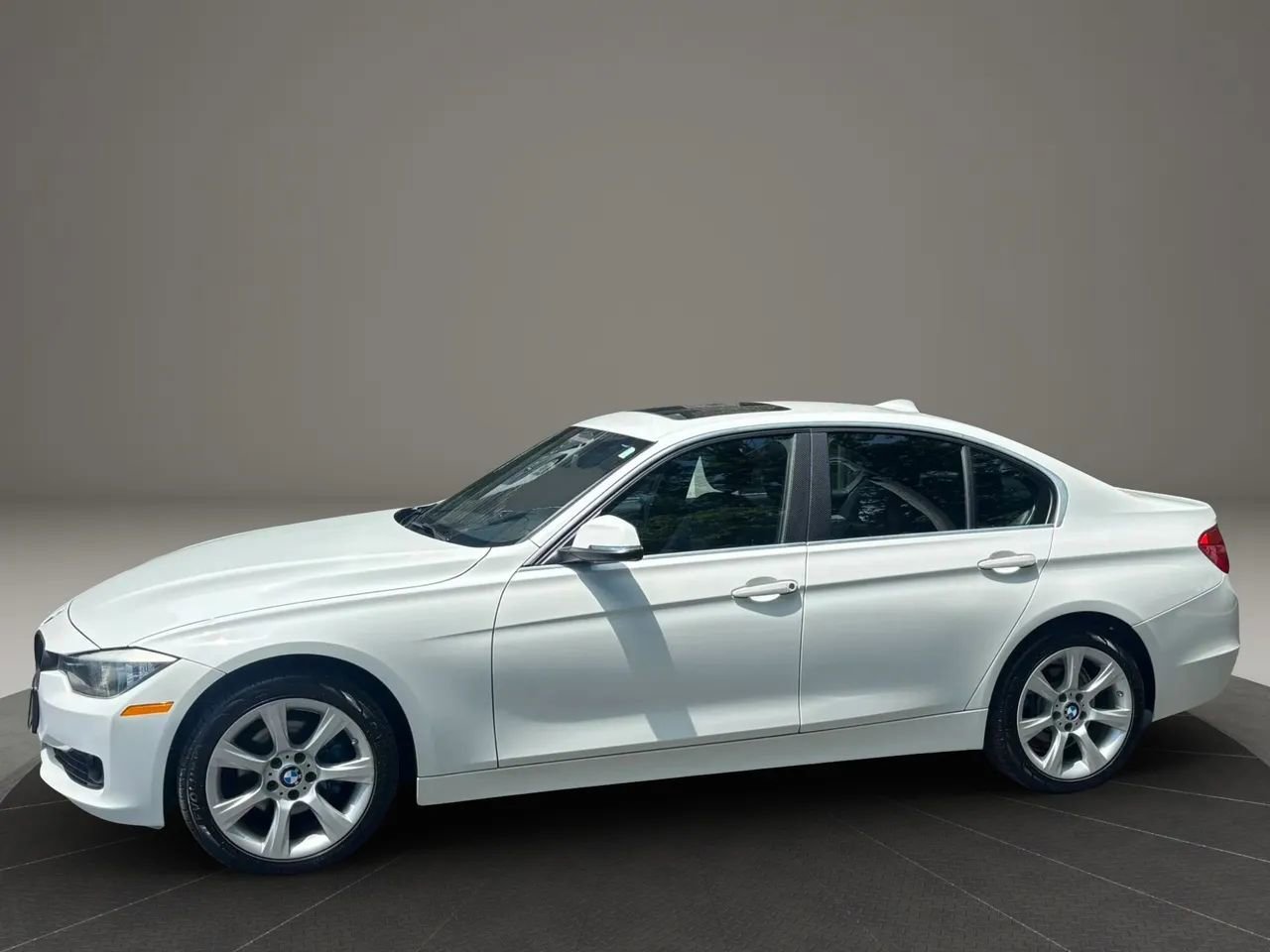 Used 2015 BMW 320i xDrive Sedan AWD/4WD image 8