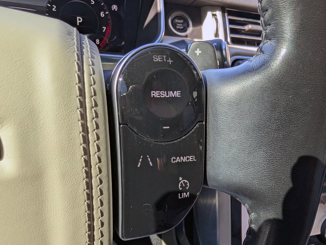 Used 2018 Land Rover Range Rover HSE AWD/4WD image 16