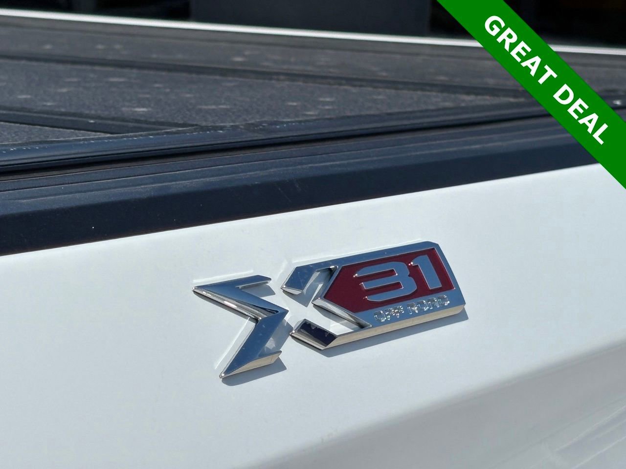 Used 2024 GMC Sierra 1500 SLT w/ SLT Premium Plus Package AWD/4WD image 9