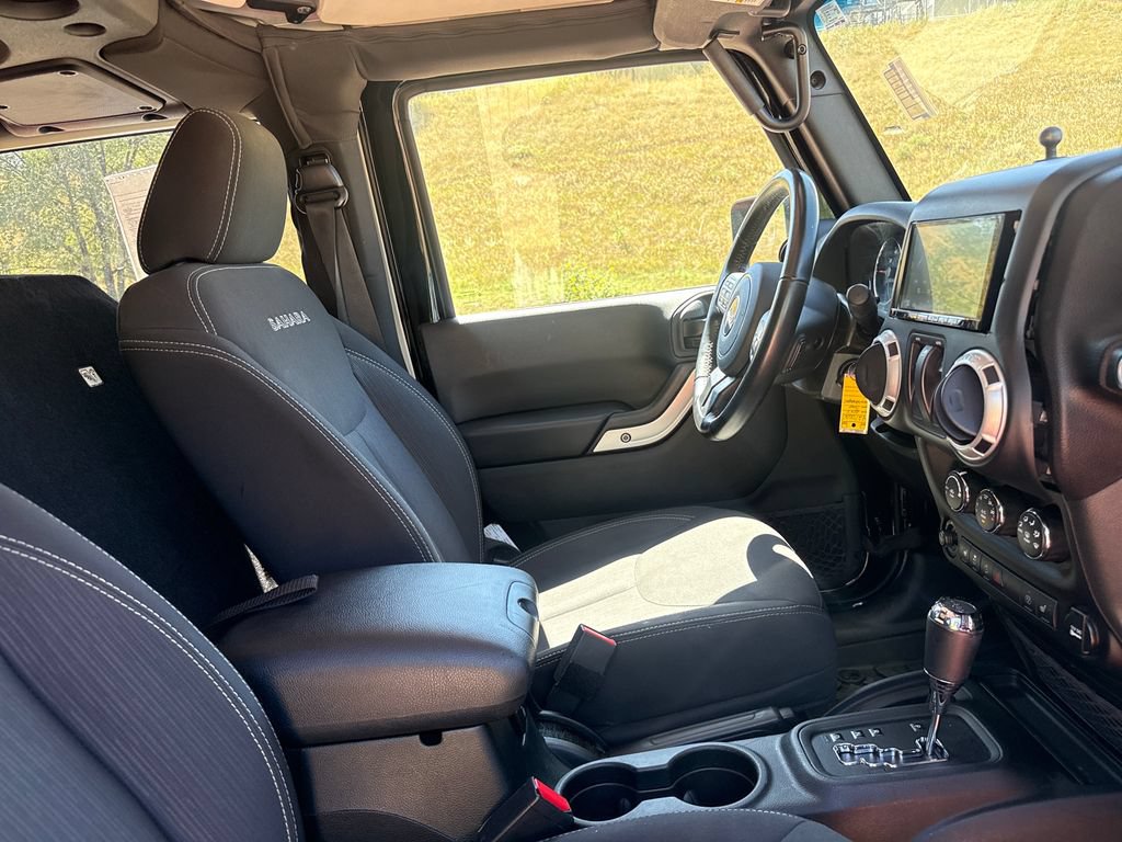 Used 2017 Jeep Wrangler Sahara AWD/4WD image 26