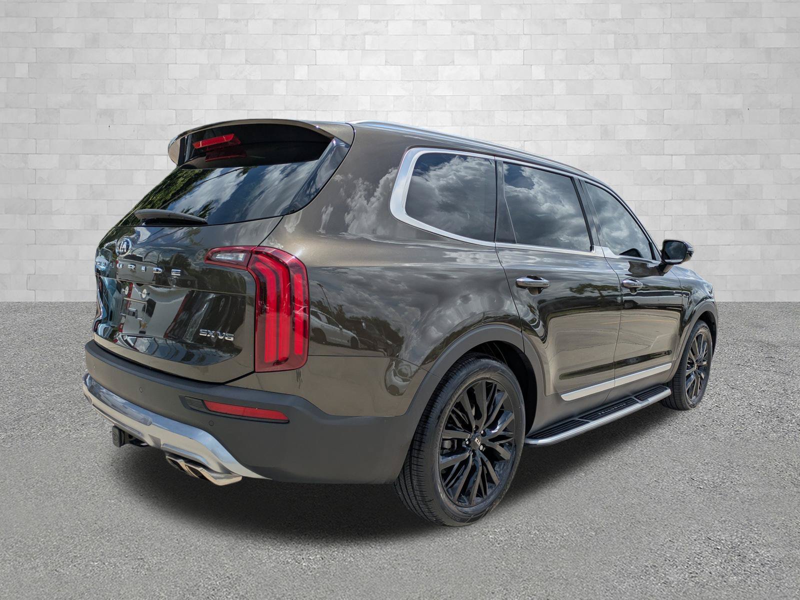 Used 2021 Kia Telluride SX w/ Towing Package FWD image 2