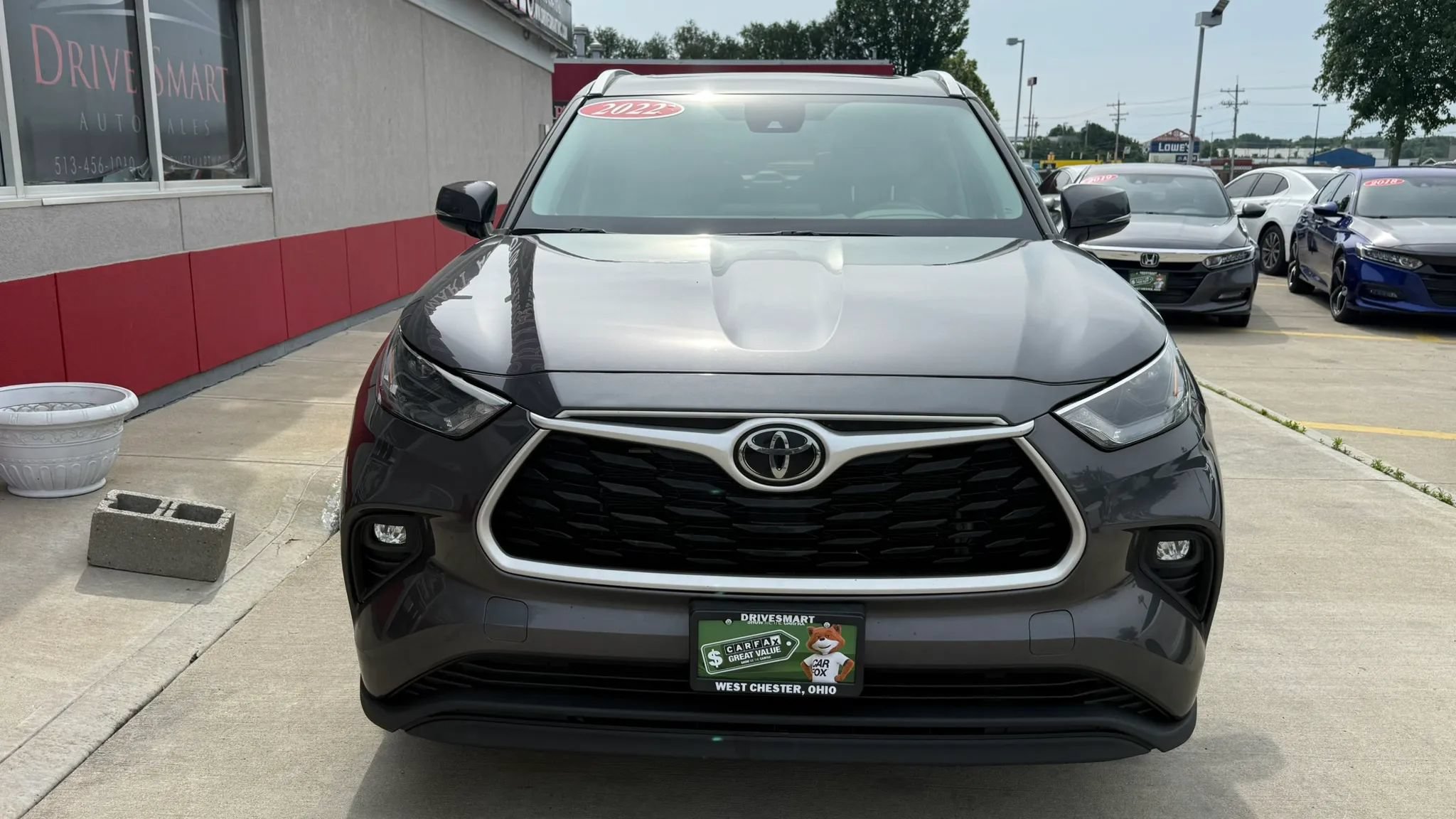 Used 2022 Toyota Highlander XLE AWD/4WD image 6