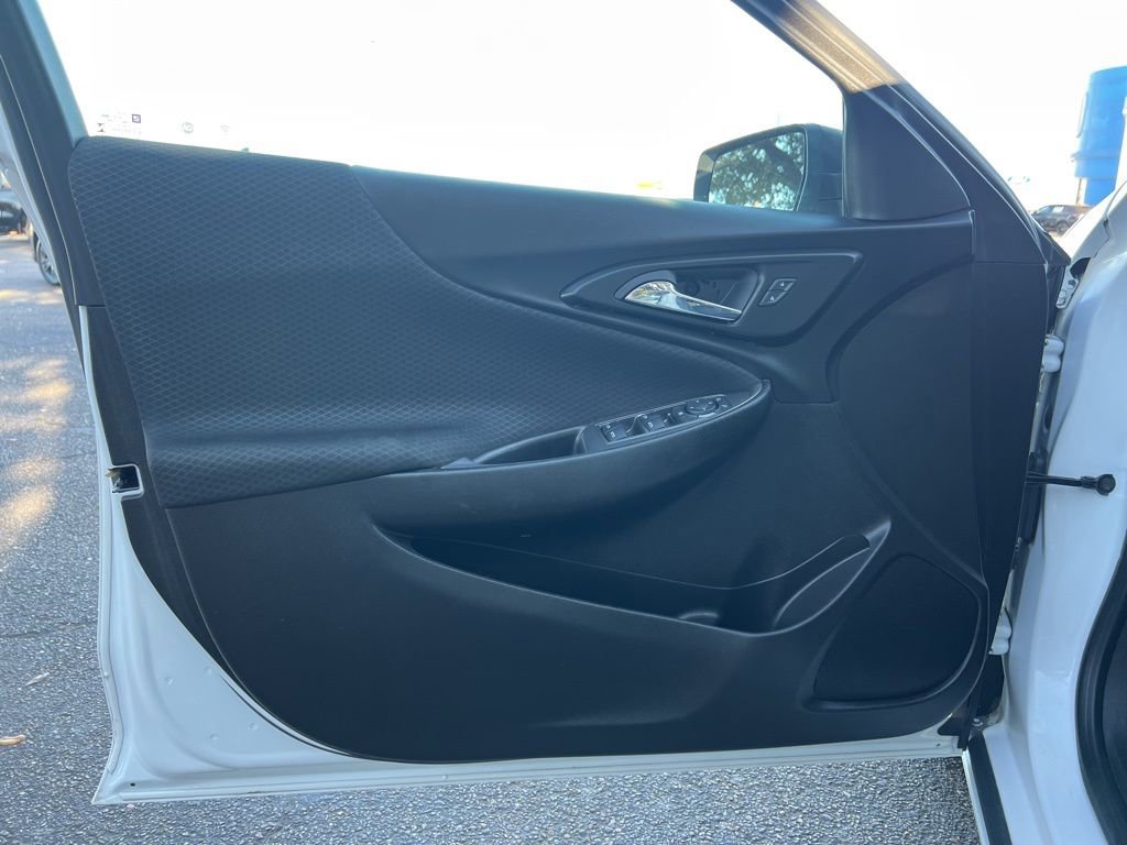 Used 2023 Chevrolet Malibu LS image 19