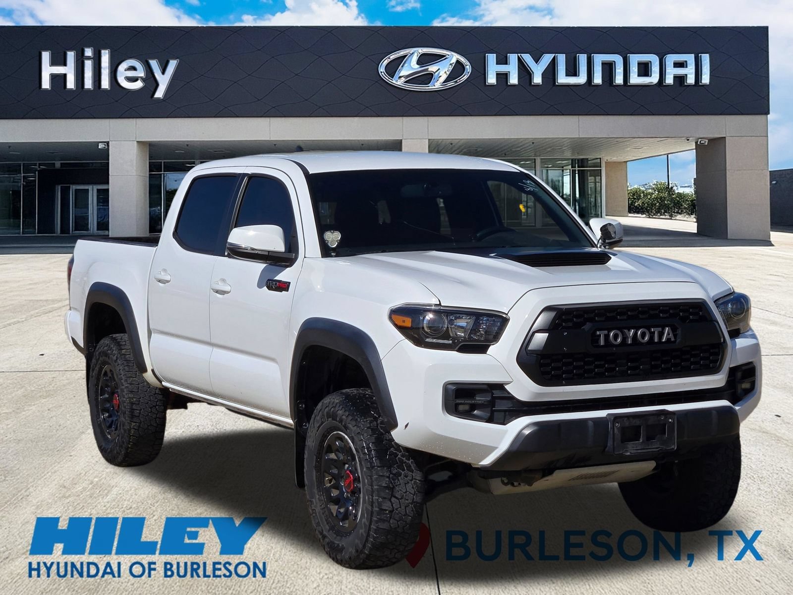 Used 2017 Toyota Tacoma TRD Pro AWD/4WD image 2
