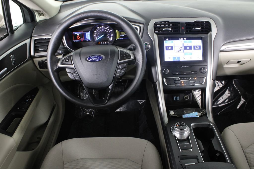 Used 2019 Ford Fusion SE image 6