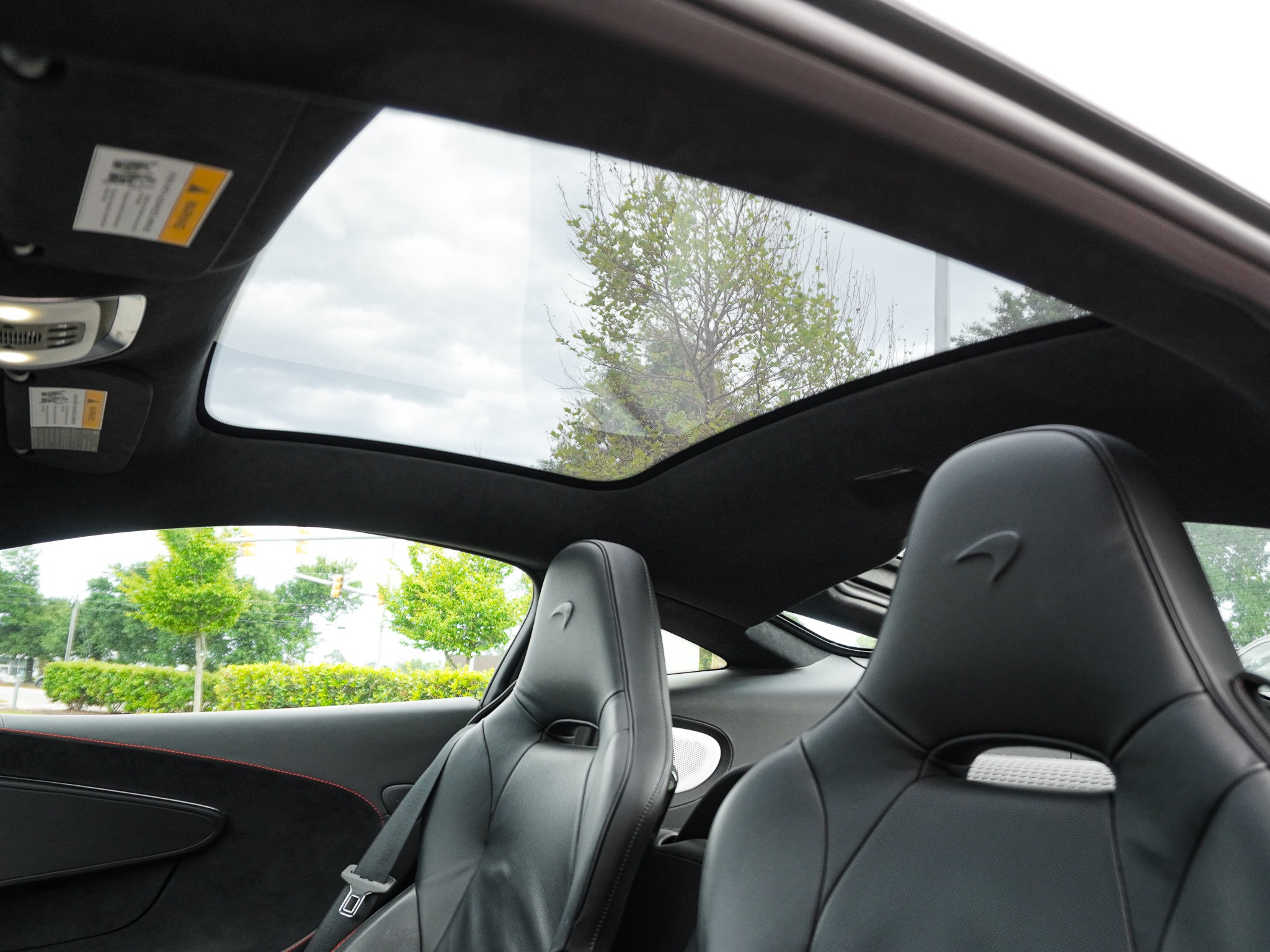 Used 2022 McLaren GT RWD image 32