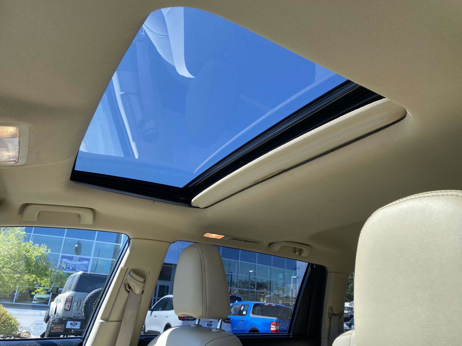 Used 2019 Toyota Highlander XLE FWD image 17