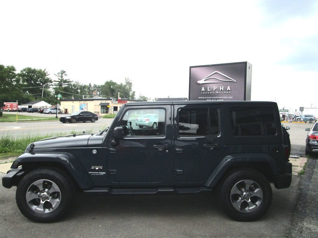 Used 2018 Jeep Wrangler Unlimited Sahara w/ Connectivity Group image 10