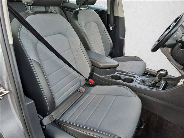 Used 2025 Volkswagen Jetta SE FWD image 19