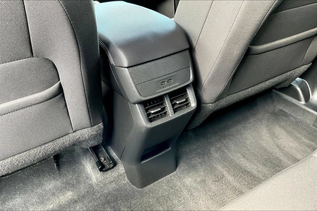 Used 2025 Chevrolet Equinox LT FWD image 13