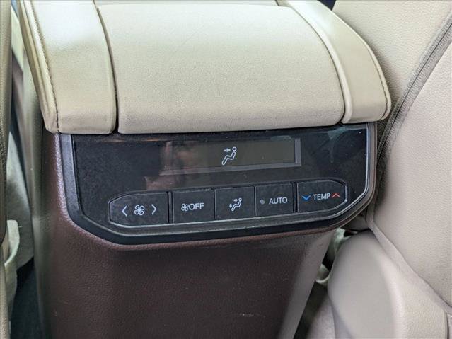 Used 2022 Toyota Highlander XLE FWD image 18