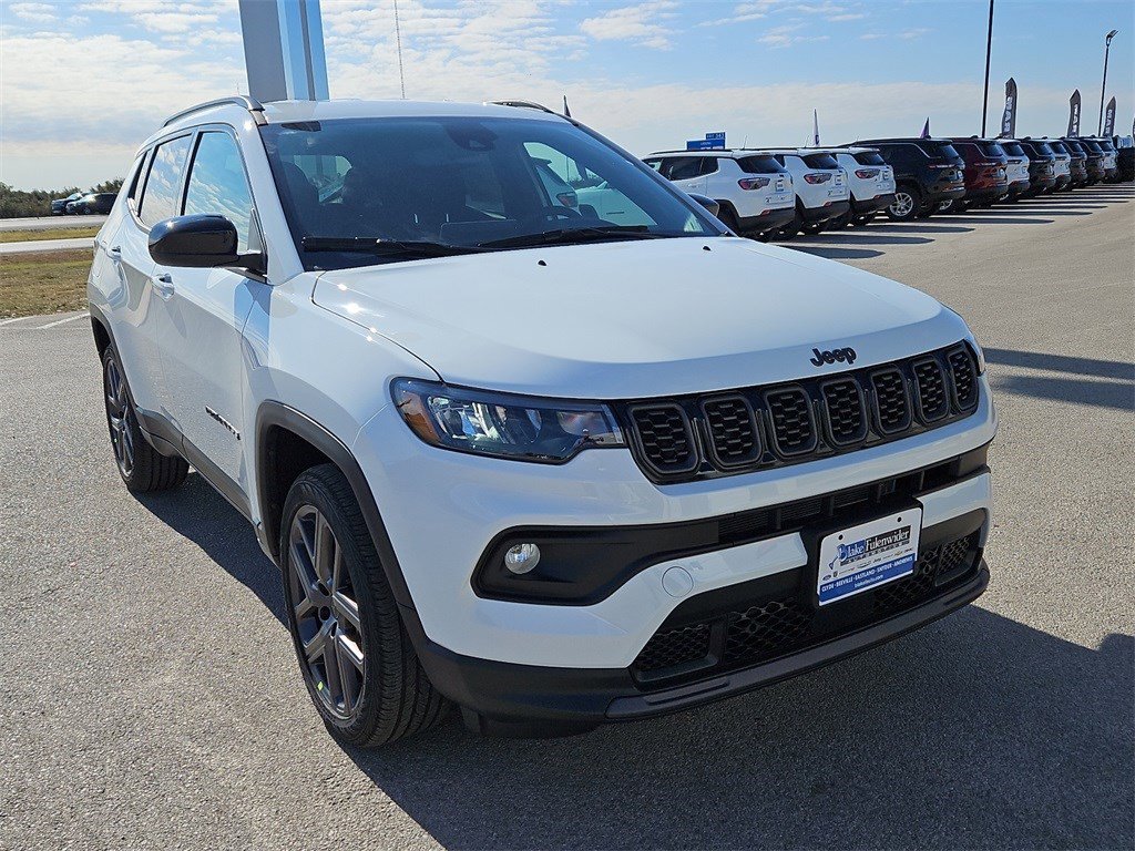 New 2026 Jeep Compass Latitude image 10