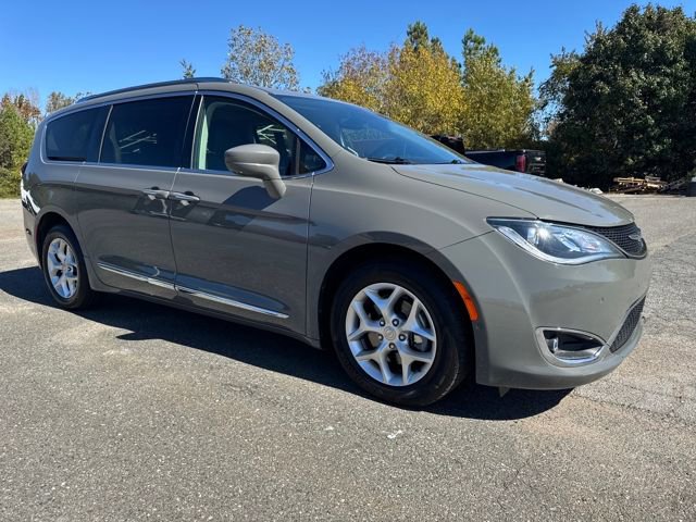 Used 2020 Chrysler Pacifica Touring-L Plus w/ Tire & Wheel Group image 7
