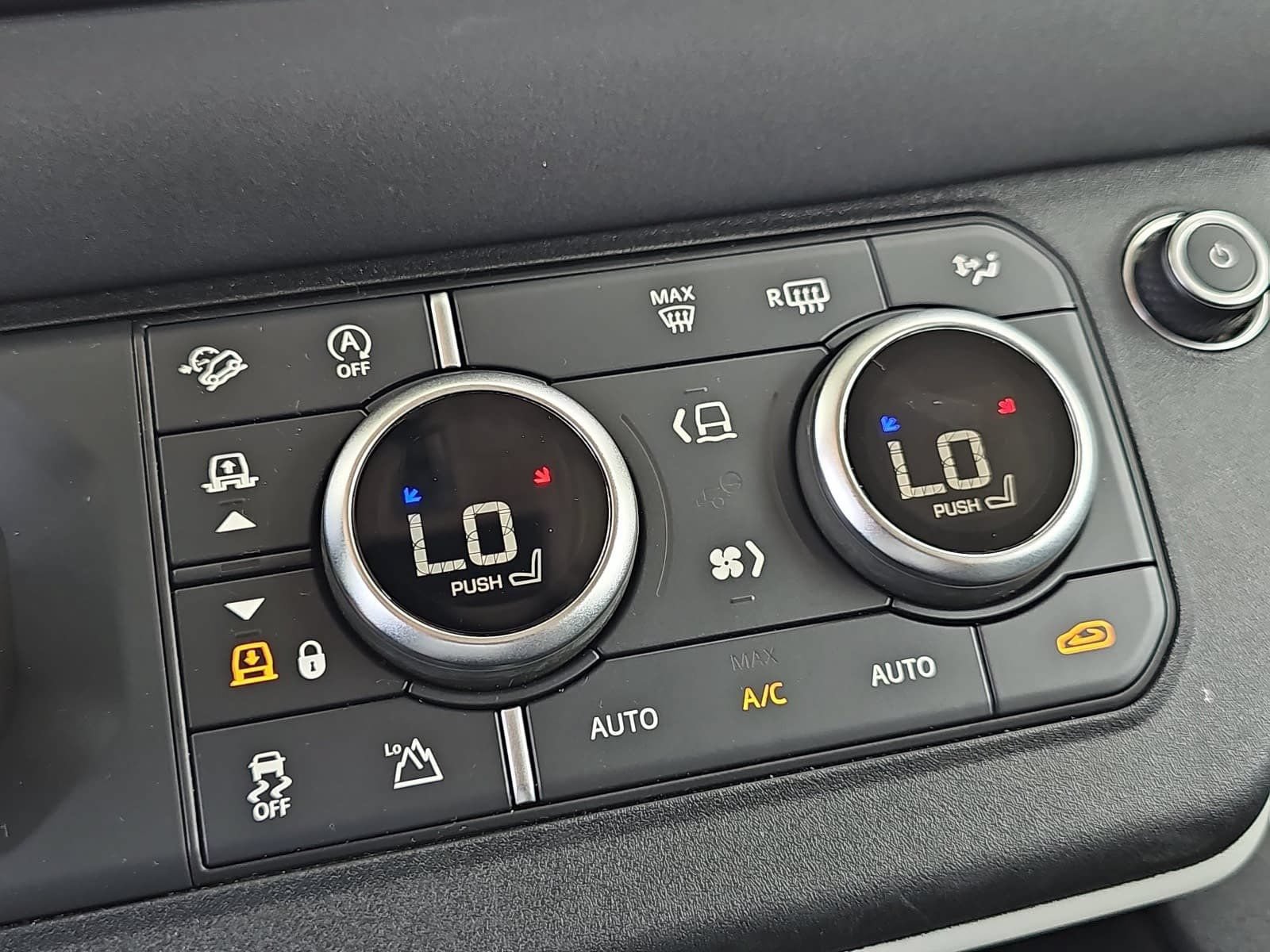 Used 2023 Land Rover Defender 90 S AWD/4WD image 23