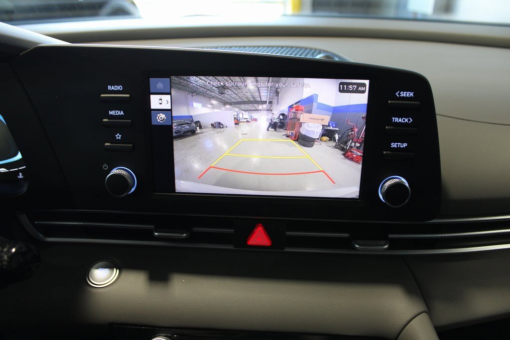 Used 2025 Hyundai Elantra Sport image 28