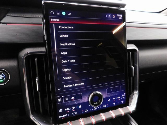 Used 2024 GMC Acadia AT4 w/ Luxury Package image 38