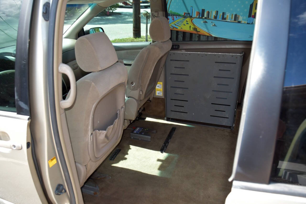 Used 2005 Toyota Sienna LE FWD image 16