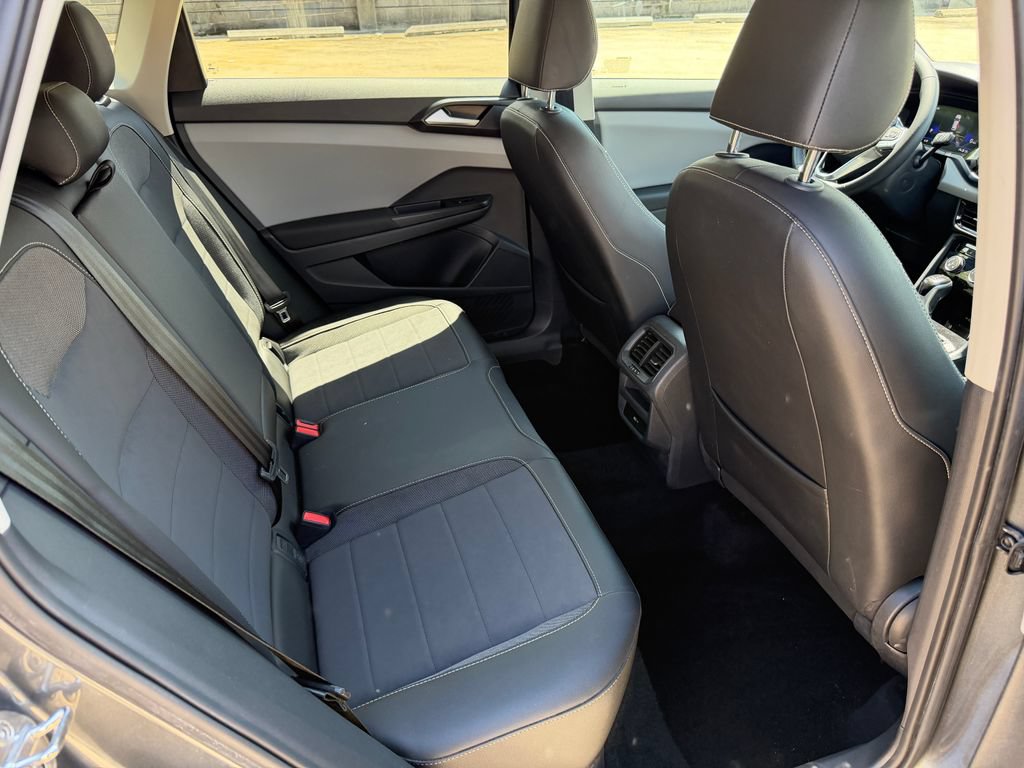 Certified 2023 Volkswagen Taos SE FWD image 24