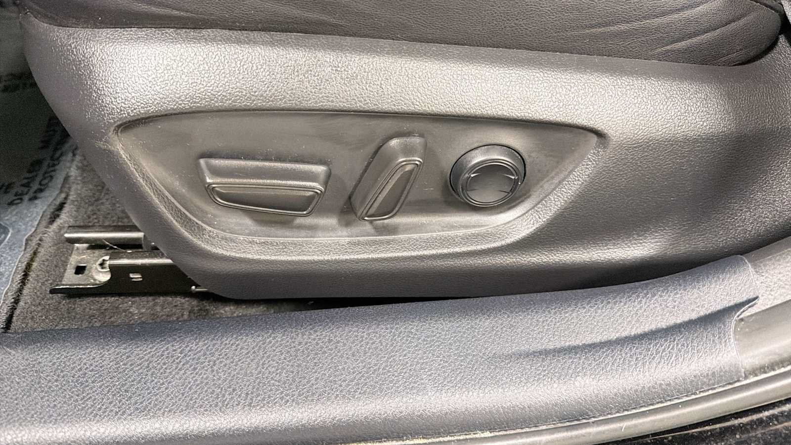 Certified 2022 Toyota Avalon XLE w/ Moonroof Package FWD image 14