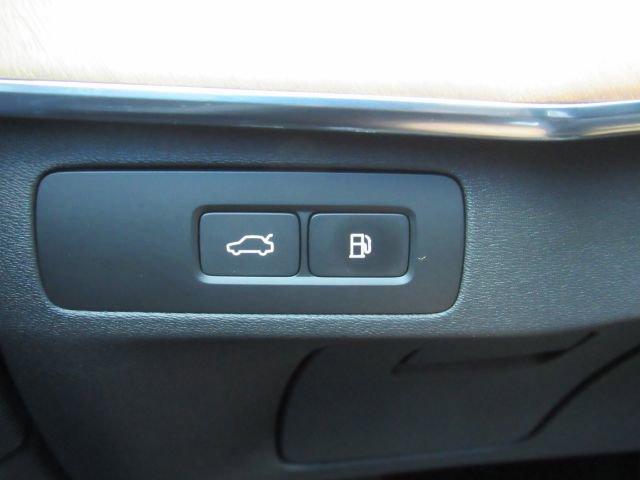 Used 2025 Volvo XC90 T8 Plus w/ Protection Package Premier image 41