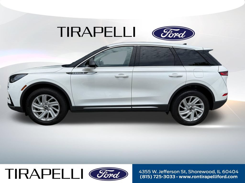 Used 2023 Lincoln Corsair AWD image 3