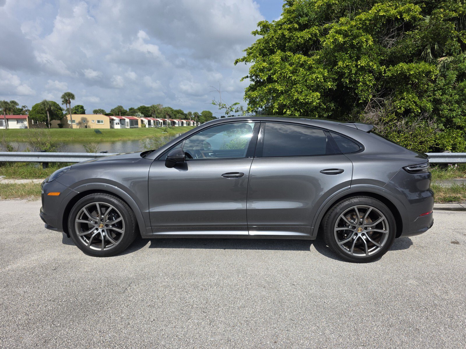 Used 2023 Porsche Cayenne GTS AWD/4WD image 7